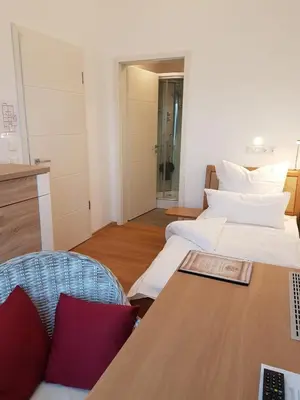 Ein Bett oder Betten in einem Zimmer der Unterkunft Gästehaus Staudenschloss