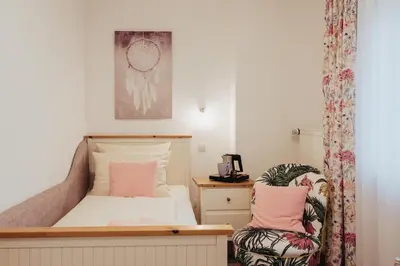 Ein Bett oder Betten in einem Zimmer der Unterkunft Hotel Angermeier GARNI
