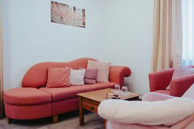 Ein Sitzbereich in der Unterkunft Hotel Angermeier GARNI