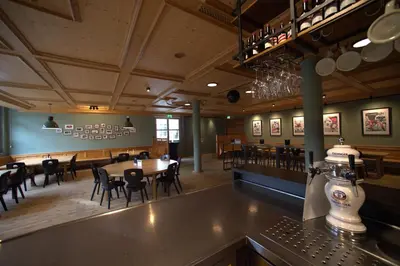 Ein Restaurant oder anderes Speiselokal in der Unterkunft Sportschule Oberhaching