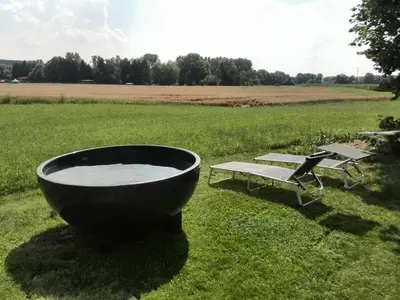 Ein Garten an der Unterkunft Pure Nature Munich - Amper Meadows/Freising