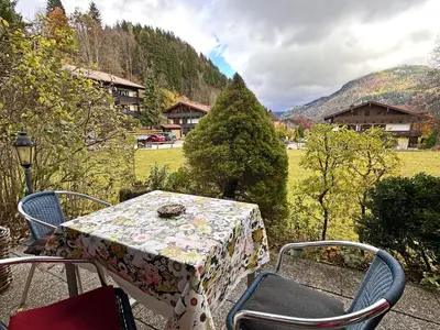 Ein allgemeiner Bergblick oder ein Berglick von der Ferienwohnung aus