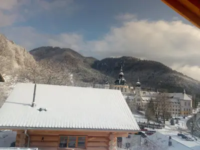 Ein allgemeiner Bergblick oder ein Berglick von des Ferienhauses aus