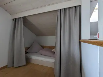 Ein Bett oder Betten in einem Zimmer der Unterkunft Ferienwohnung Murnauer Moos