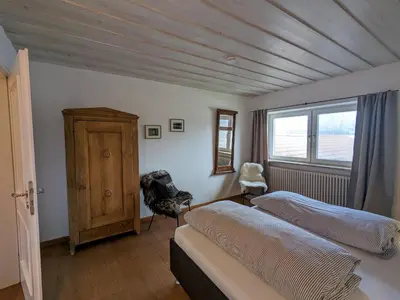 Ein Bett oder Betten in einem Zimmer der Unterkunft Ferienwohnung Murnauer Moos
