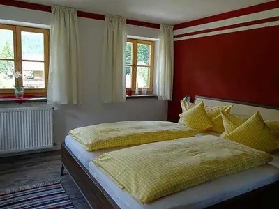 Ein Bett oder Betten in einem Zimmer der Unterkunft Ferienwohnung Stephanie & Claus Sennhofer, Kreuth-Glashütte