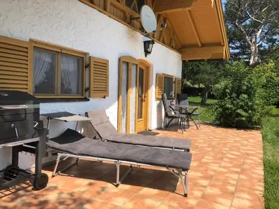 Ein Balkon oder eine Terrasse in der Unterkunft Ferienhaus Veronika mit 2000qm Garten und Bergblick