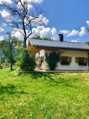 Ein Garten an der Unterkunft Ferienhaus Veronika mit 2000qm Garten und Bergblick