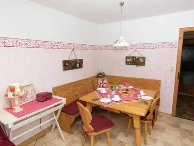 Ein Sitzbereich in der Unterkunft Gemütliches Ferienwohnung in Feldwies mit Sauna