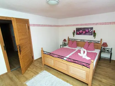 Ein Bett oder Betten in einem Zimmer der Unterkunft Gemütliches Ferienwohnung in Feldwies mit Sauna