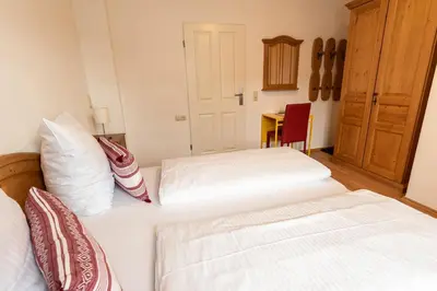 Ein Bett oder Betten in einem Zimmer der Unterkunft Ammergau Lodge