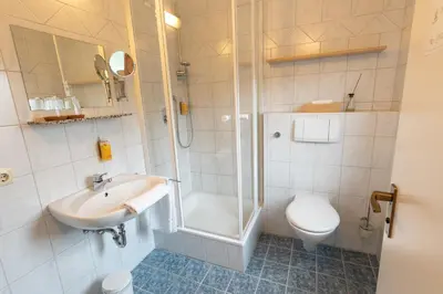Ein Badezimmer in der Unterkunft Ammergau Lodge
