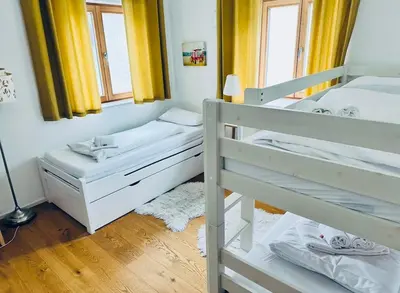 Ein Bett oder Betten in einem Zimmer der Unterkunft Apartment Schliersee - Stylisch, zentral, familienfreundlich