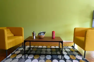 Ein Sitzbereich in der Unterkunft Hindenburg str Apartments