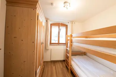 Ein Bett oder Betten in einem Zimmer der Unterkunft zum Draxla in Partenkirchen