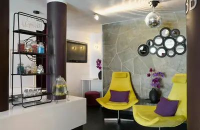 Ein Sitzbereich in der Unterkunft Leonardo Boutique Hotel Munich