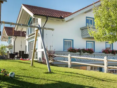 Das Gebäude in dem sich das Ferienhaus befindet