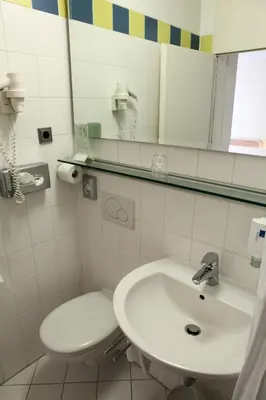 Ein Badezimmer in der Unterkunft Hotel Ambiente Garni