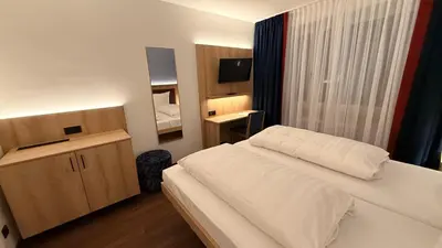 Ein Bett oder Betten in einem Zimmer der Unterkunft Hotel Antares München