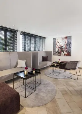 Ein Sitzbereich in der Unterkunft Hotel Erzgiesserei Europe