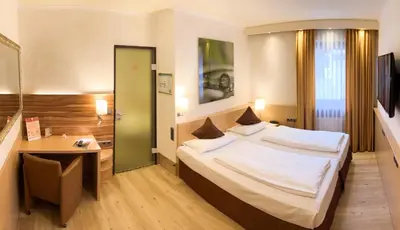 Ein Bett oder Betten in einem Zimmer der Unterkunft City Hotel Ost am Kö