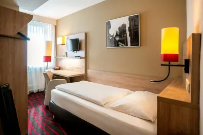 Ein Bett oder Betten in einem Zimmer der Unterkunft Europäischer Hof