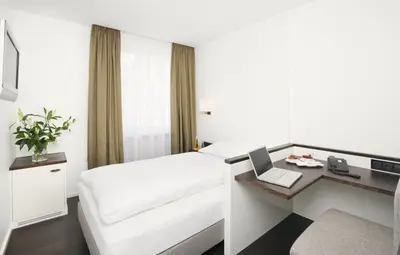 Ein Bett oder Betten in einem Zimmer der Unterkunft Eden Hotel Wolff