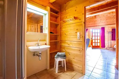 Grundriss der Unterkunft Ruhige Chalets mit Seeblick in zentraler Lage mit frisch renovierter Küche