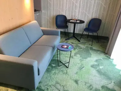Ein Sitzbereich in der Unterkunft Olymp Munich