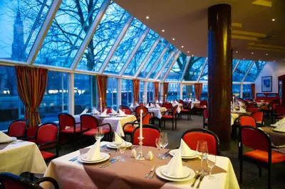 Ein Restaurant oder anderes Speiselokal in der Unterkunft Michel Hotel Landshut Kaiserhof an der Isar Stadtzentrum