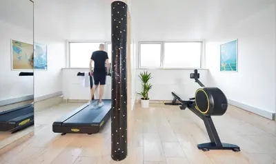 Das Fitnesscenter und/oder die Fitnesseinrichtungen in der Unterkunft Living Hotel am Deutschen Museum