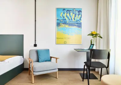 Ein Sitzbereich in der Unterkunft Living Hotel am Olympiapark