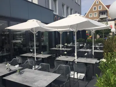 Ein Restaurant oder anderes Speiselokal in der Unterkunft Hotel Schempp