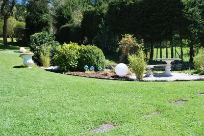 Ein Garten an der Unterkunft Sonniges Appartement am Tegernsee