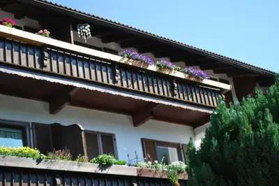 Ein Balkon oder eine Terrasse in der Unterkunft Sonniges Appartement am Tegernsee