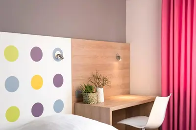 Ein Bett oder Betten in einem Zimmer der Unterkunft 1st Creatif Hotel Elephant