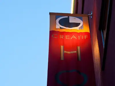 Ein Zertifikat, Auszeichnung, Logo oder anderes Dokument, das in der Unterkunft 1st Creatif Hotel Elephant ausgestellt ist
