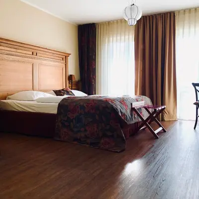 Ein Bett oder Betten in einem Zimmer der Unterkunft Ampervilla Hotel