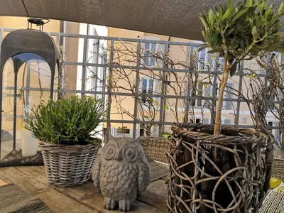 Ein Garten an der Unterkunft Ampervilla Hotel