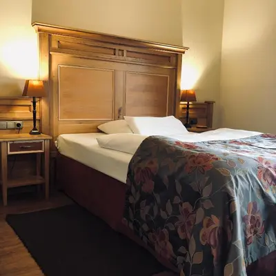 Ein Bett oder Betten in einem Zimmer der Unterkunft Ampervilla Hotel