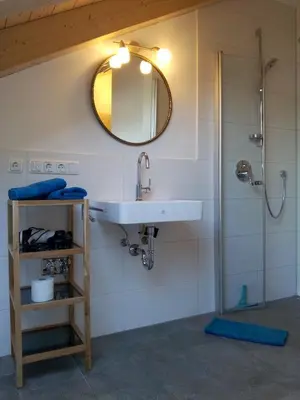 Ein Badezimmer in der Unterkunft Ferienwohnung Molopark im Haus Ecker