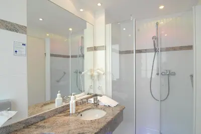 Ein Badezimmer in der Unterkunft Hotel Amba