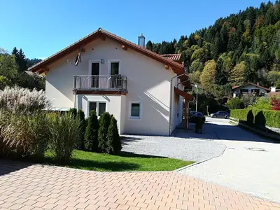 Das Gebäude in dem sich die Ferienwohnung befindet