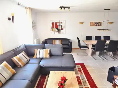 Ein Sitzbereich in der Unterkunft Ferienwohnung Bergidyll