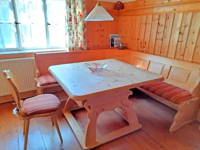 Ein Sitzbereich in der Unterkunft Ferienwohnung Spitzsteinblick