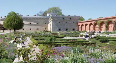 Ein Garten an der Unterkunft Kult Hotel
