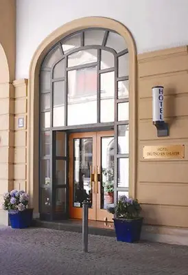 Eine Fassade oder ein Eingang zu Hotel Deutsches Theater Stadtzentrum