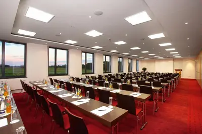 Der Geschäftsbereich oder Konferenzraum in der Unterkunft The Monarch Hotel