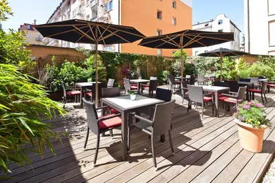 Ein Restaurant oder anderes Speiselokal in der Unterkunft Bavaria Boutique Hotel