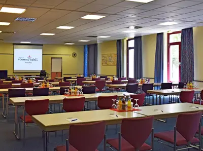 Der Geschäftsbereich oder Konferenzraum in der Unterkunft AMBER ECONTEL